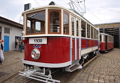 Historická tramvaj po renovaci 08
